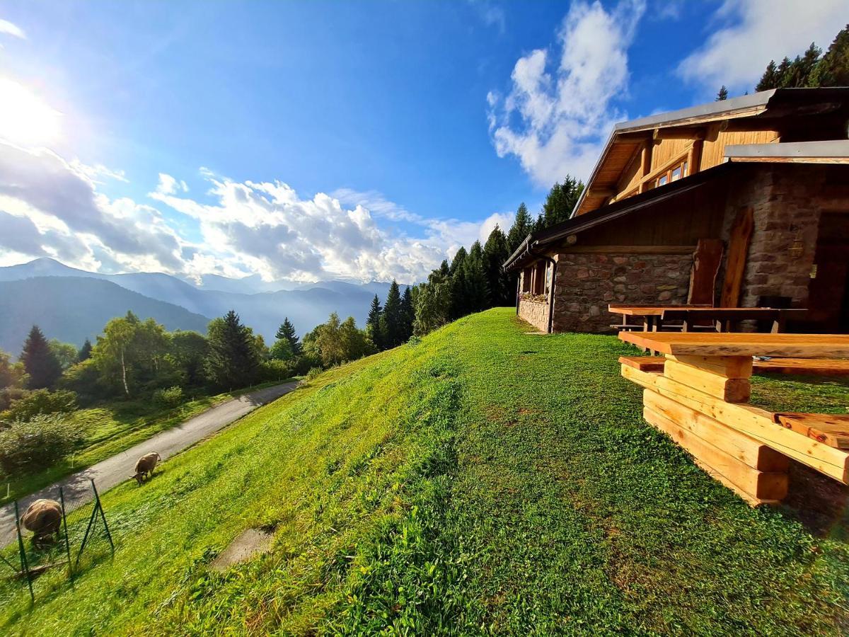 Chalet Chapeau Rar Castel Condino Exterior foto