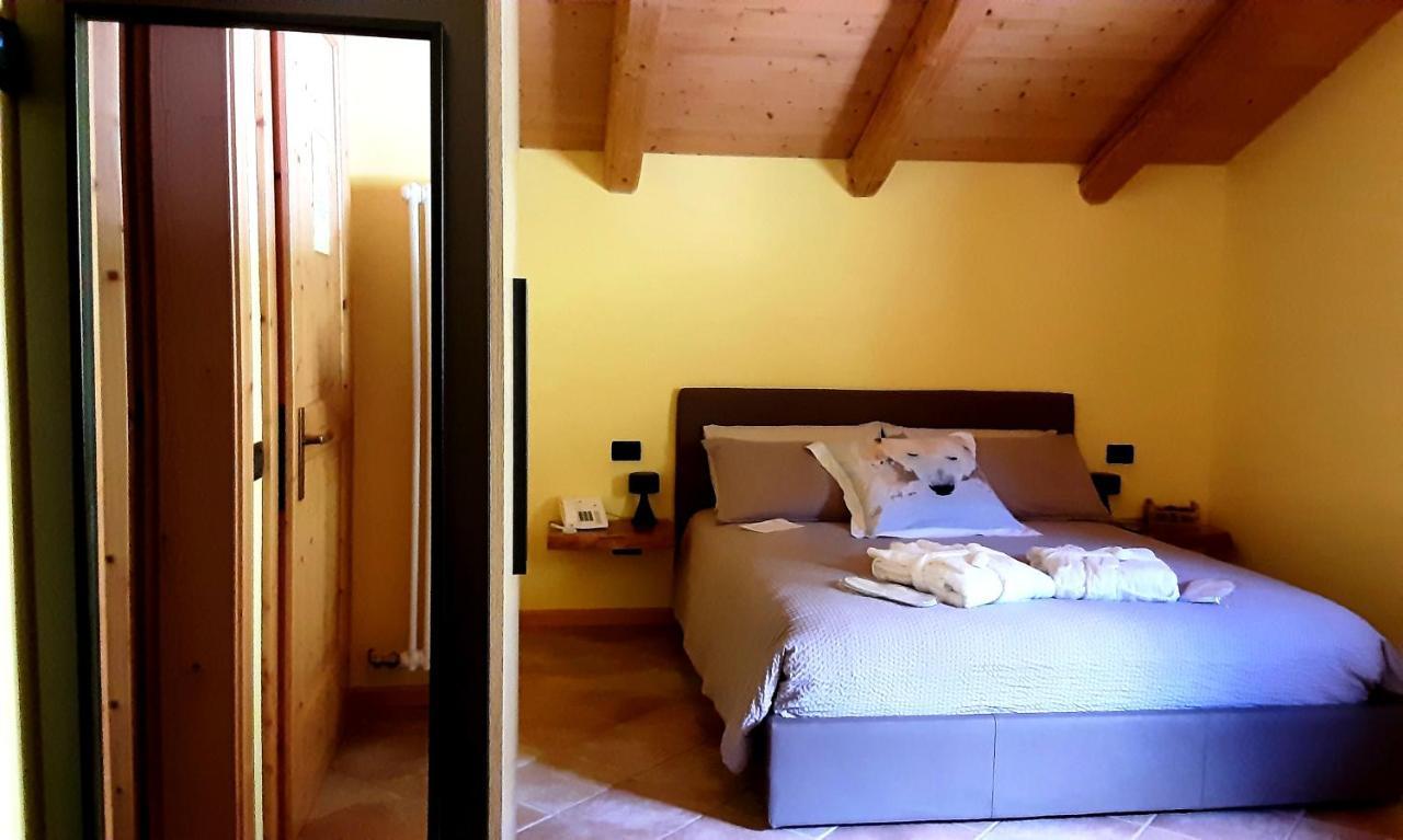Chalet Chapeau Rar Castel Condino Exterior foto