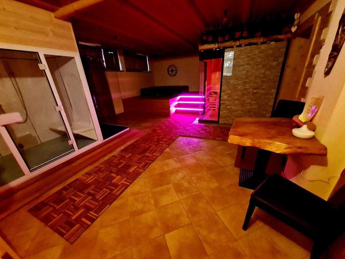 Chalet Chapeau Rar Castel Condino Exterior foto